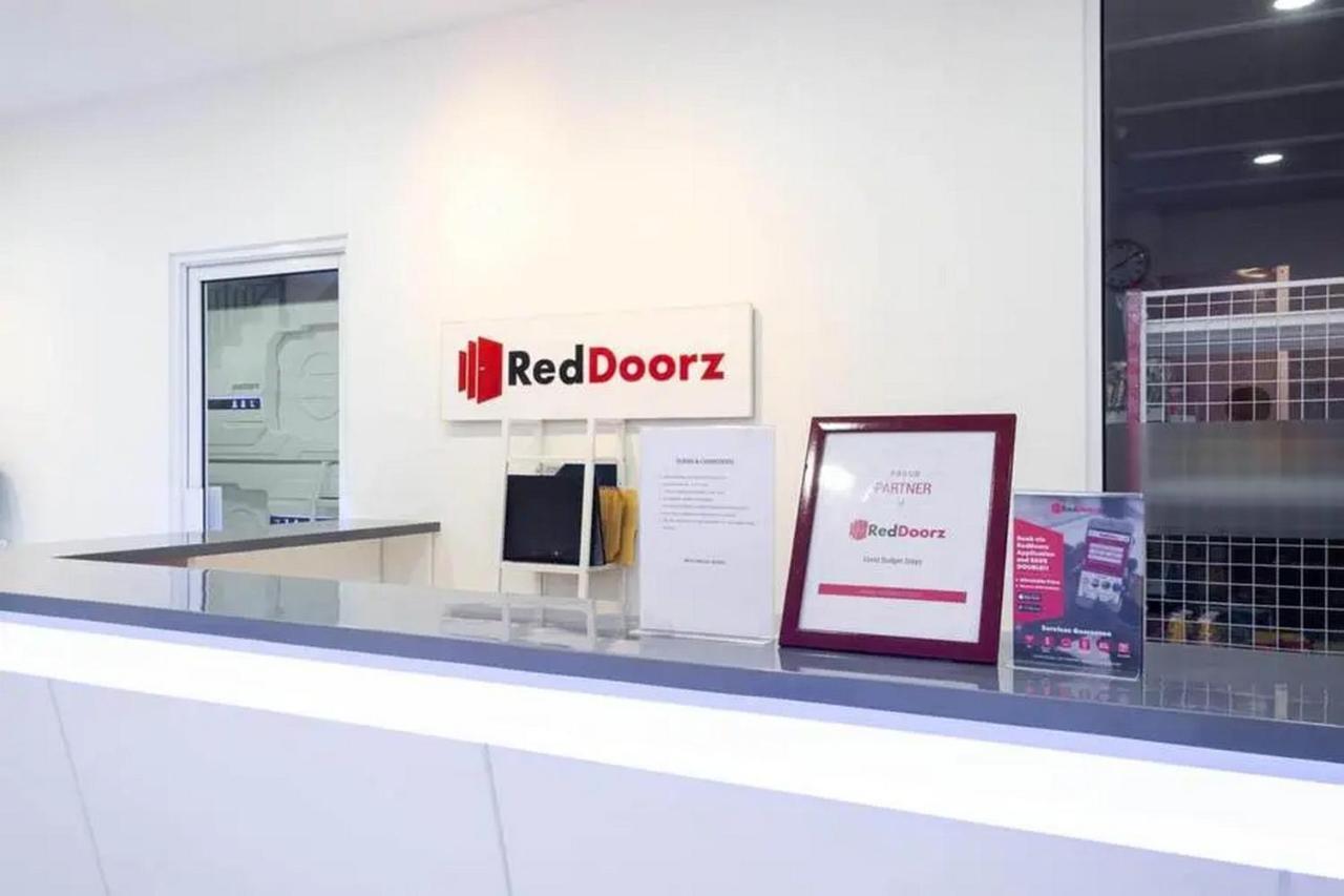 Reddoorz Hostel Near Taman Puring Jakarta Ngoại thất bức ảnh