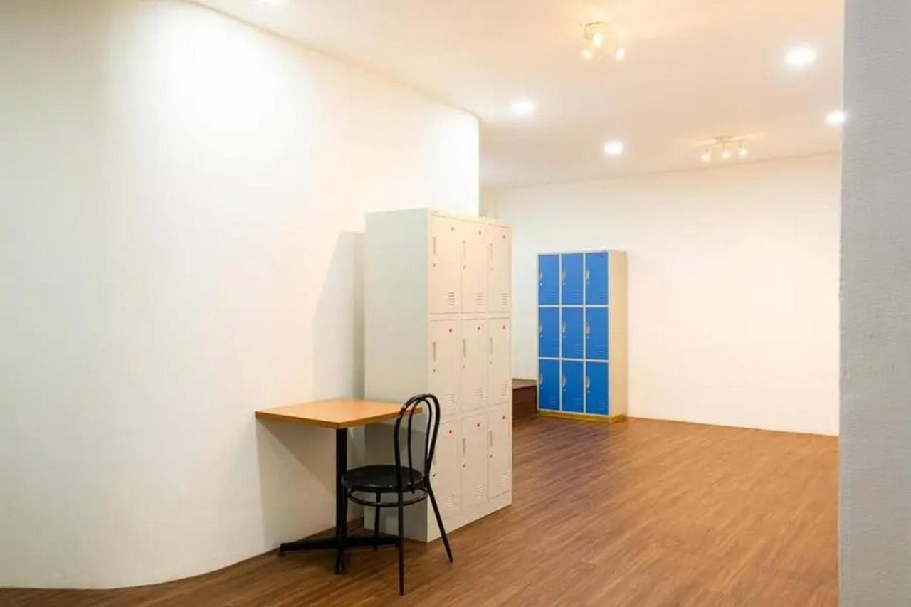Reddoorz Hostel Near Taman Puring Jakarta Ngoại thất bức ảnh